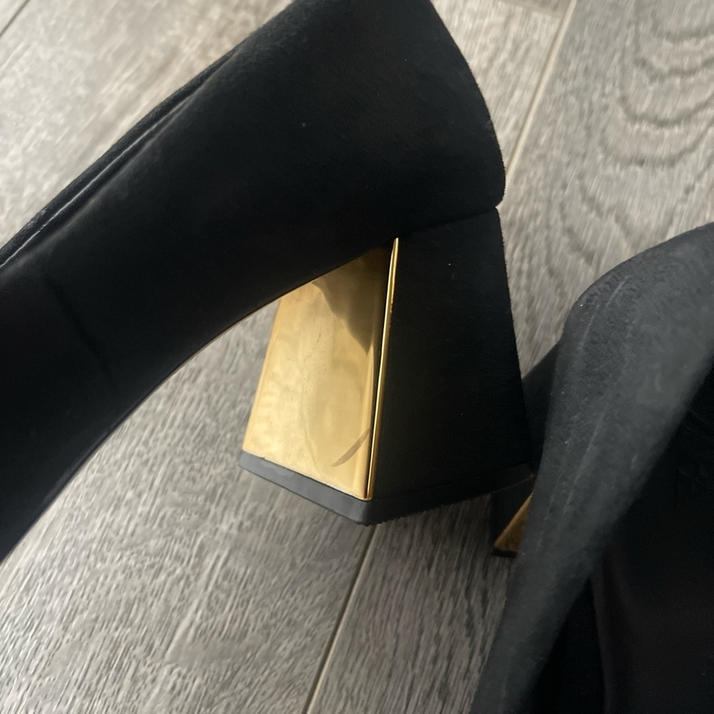 Zara Black Block Heel Shoes with Gold Accent - Picture 4 of 10